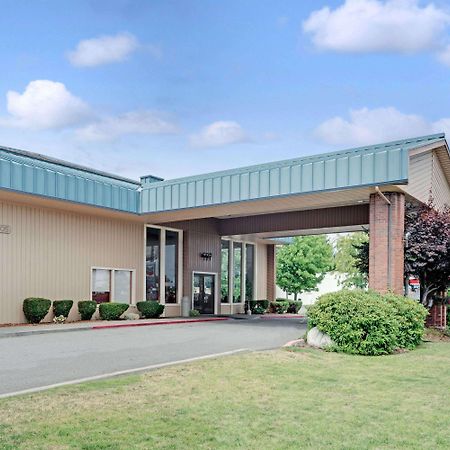 Ramada By Wyndham Spokane Valley Exterior foto
